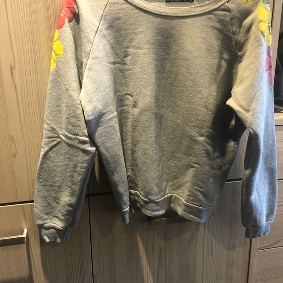 Wildfox cropped sweatshirt with flower detail - Picture 3 of 4